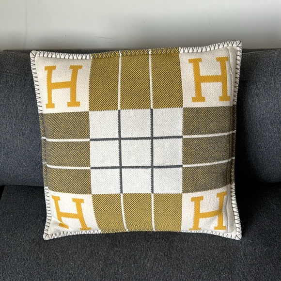 Hermes Avalon Pillow - Picture 2 of 4